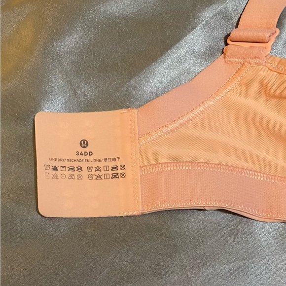 Lululemon Run Times High Support Bra
Melon Sorbet Size 34DD - Picture 7 of 8